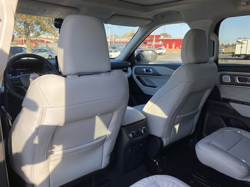 New 2026 Ford Explorer Platinum w/ LUX Leather Package image 31