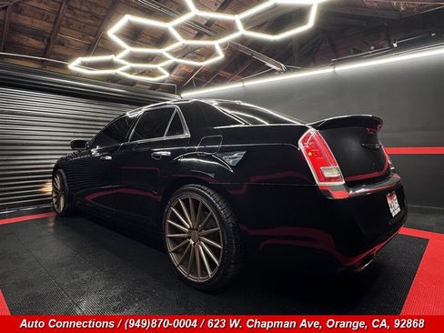 Used 2014 Chrysler 300 C image 4