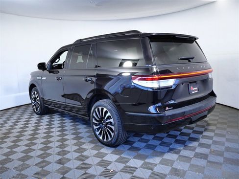 Certified 2024 Lincoln Navigator Black Label image 6