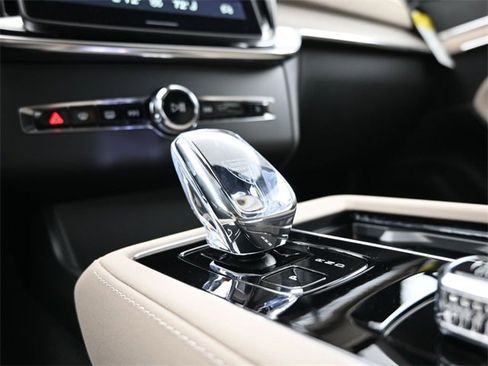 New 2026 Volvo XC90 B6 Core image 12