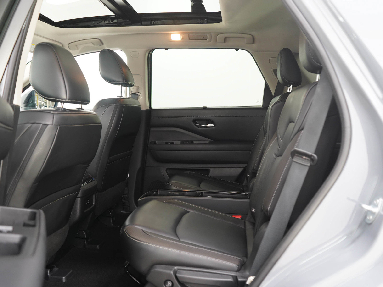 Used 2024 Nissan Pathfinder SL w/ SL Premium Package AWD/4WD image 18