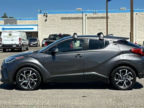 Used 2021 Toyota C-HR XLE FWD image 6