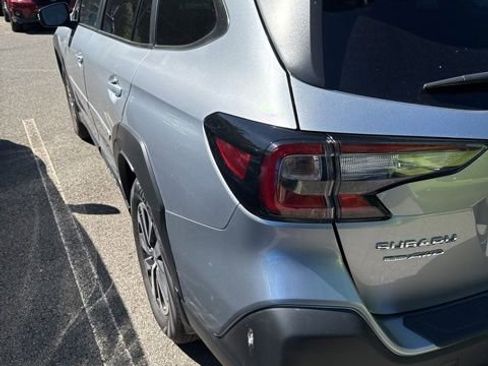 Used 2025 Subaru Outback Premium AWD/4WD image 11