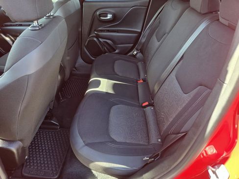 Used 2023 Jeep Renegade Latitude image 11