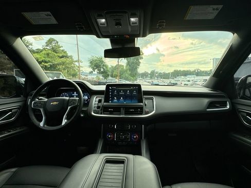 Used 2024 Chevrolet Suburban LT RWD image 31