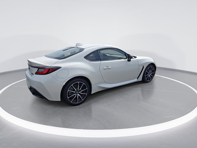 Used 2022 Toyota GR86 RWD image 9