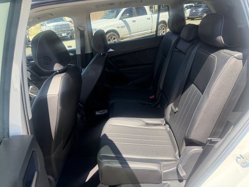Used 2022 Volkswagen Tiguan SE FWD image 12