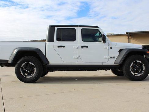 Used 2023 Jeep Gladiator Sport image 24