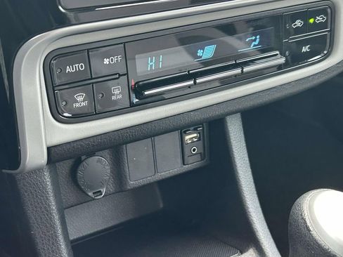 Used 2017 Toyota Corolla LE image 23