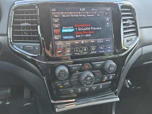 Used 2020 Jeep Grand Cherokee Altitude image 23