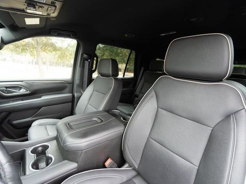 Used 2023 GMC Yukon SLT w/ SLT Luxury Package image 26