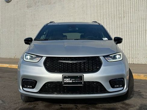 New 2026 Chrysler Pacifica Limited w/ S Appearance Package image 7