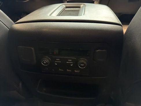 Used 2018 Chevrolet Suburban Premier AWD/4WD image 46