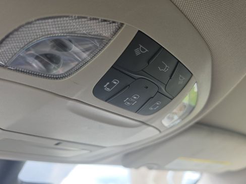 Used 2023 Chrysler Pacifica Touring-L FWD image 29