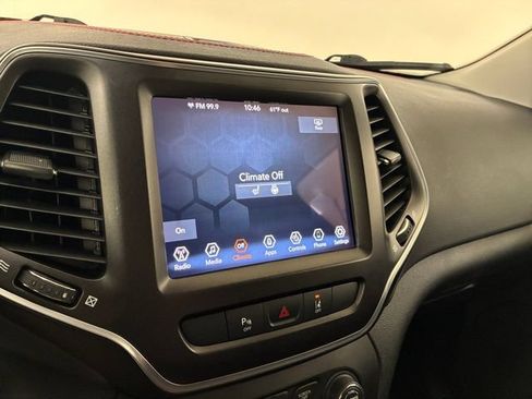 Used 2021 Jeep Cherokee Trailhawk AWD/4WD image 26