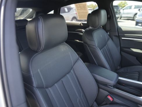 Certified 2023 Audi e-tron S Prestige image 23