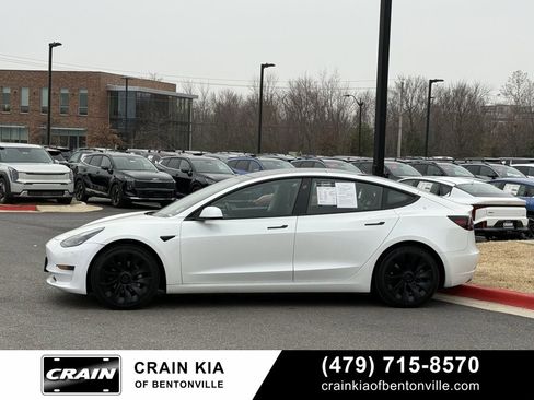 Used 2021 Tesla Model 3 Standard Range Plus image 4