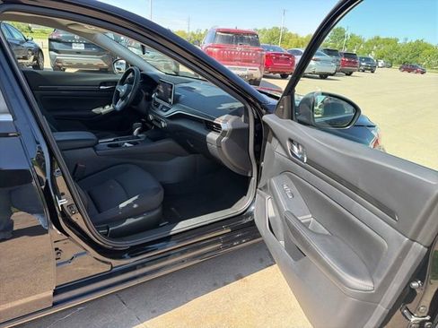 Used 2025 Nissan Altima 2.5 SV FWD image 20
