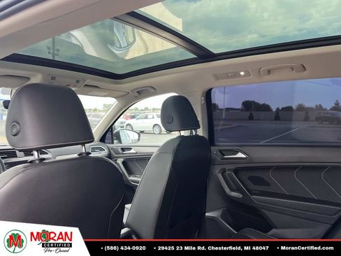 Used 2022 Volkswagen Tiguan SE w/ Panoramic Sunroof Package AWD/4WD image 16