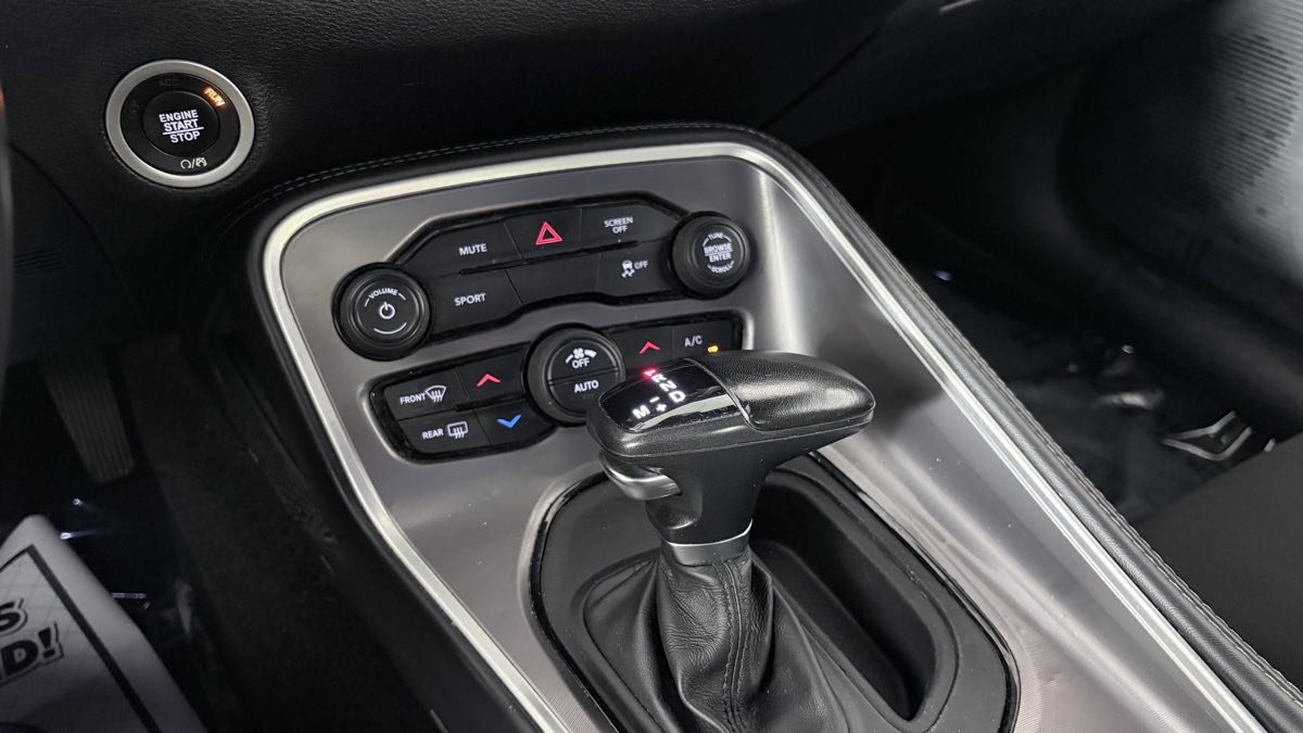 Used 2022 Dodge Challenger SXT RWD image 21