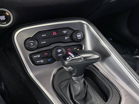 Used 2022 Dodge Challenger SXT RWD image 21