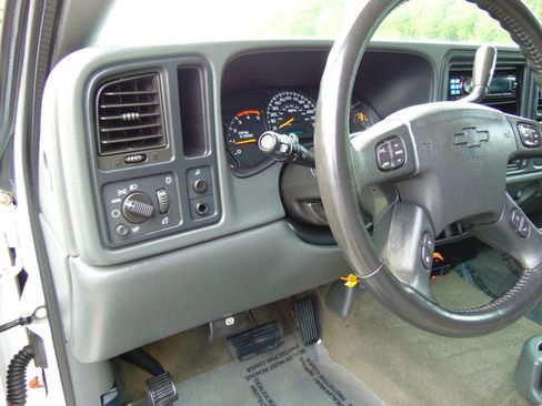 Used 2005 Chevrolet Silverado 2500 LS w/ Heavy-Duty Power Package RWD image 18