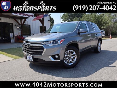 Used 2020 Chevrolet Traverse LT FWD image 1