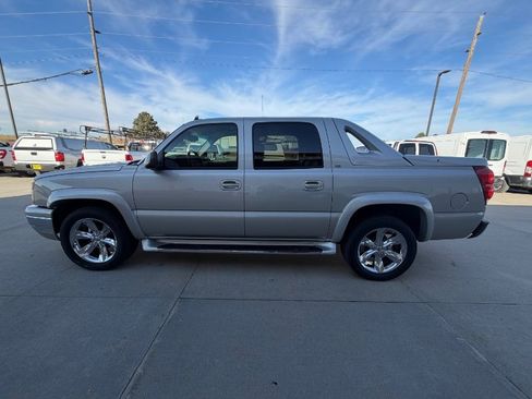 Used 2006 Chevrolet Avalanche Z71 w/ Sun And Sound Package image 5