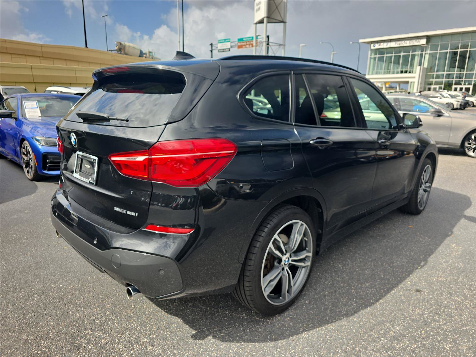 Used 2019 BMW X1 sDrive28i w/ M Sport Package FWD image 3