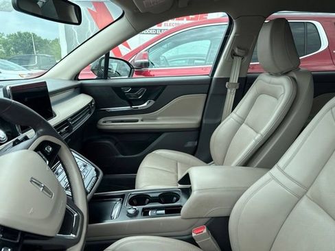 Used 2022 Lincoln Corsair AWD w/ Premium Package image 10