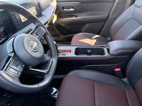 Used 2025 Nissan Kicks SR FWD image 18