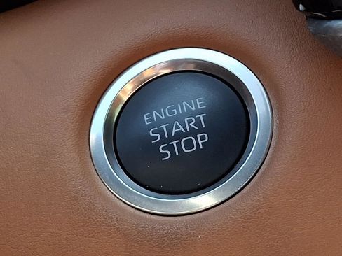 Used 2025 Toyota Highlander Platinum image 24