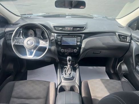 Used 2018 Nissan Rogue Sport SV w/ SV Technology Package image 16