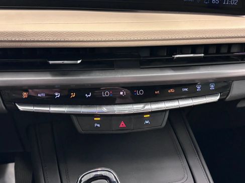 Used 2024 Cadillac XT4 Premium Luxury w/ Technology Package FWD image 29