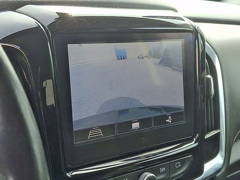 Used 2020 Chevrolet Traverse LT w/ Driver Confidence II Package AWD/4WD image 4