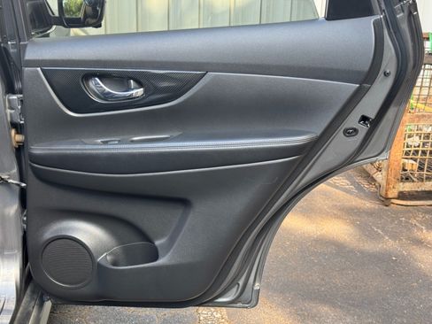 Used 2018 Nissan Rogue SL w/ Premium Package FWD image 44