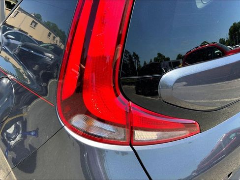Used 2022 Kia Soul S FWD image 28
