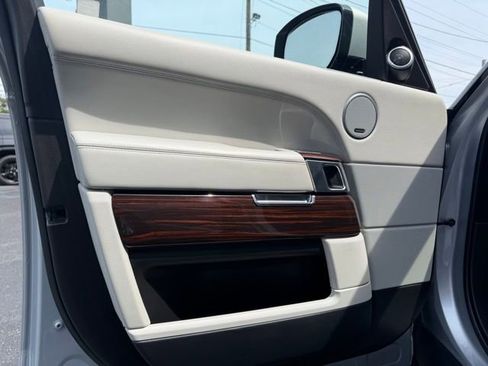 Used 2014 Land Rover Range Rover HSE AWD/4WD image 6