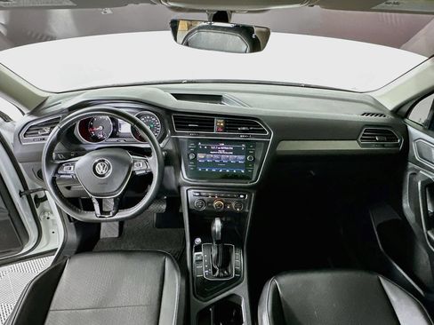 Used 2021 Volkswagen Tiguan SE FWD image 3