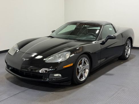 Used 2007 Chevrolet Corvette Coupe w/ Performance Package RWD image 1