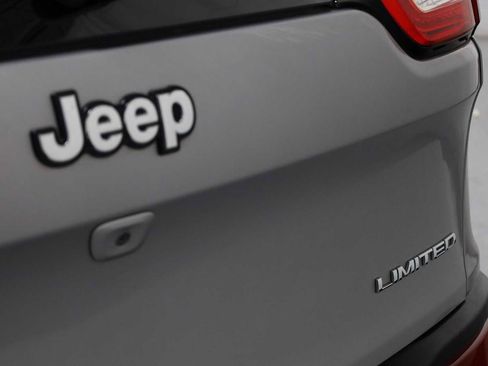 Used 2016 Jeep Cherokee Limited image 8
