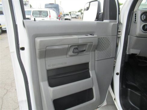 Used 2014 Ford E-250 and Econoline 250 Extended w/ Power Group image 23