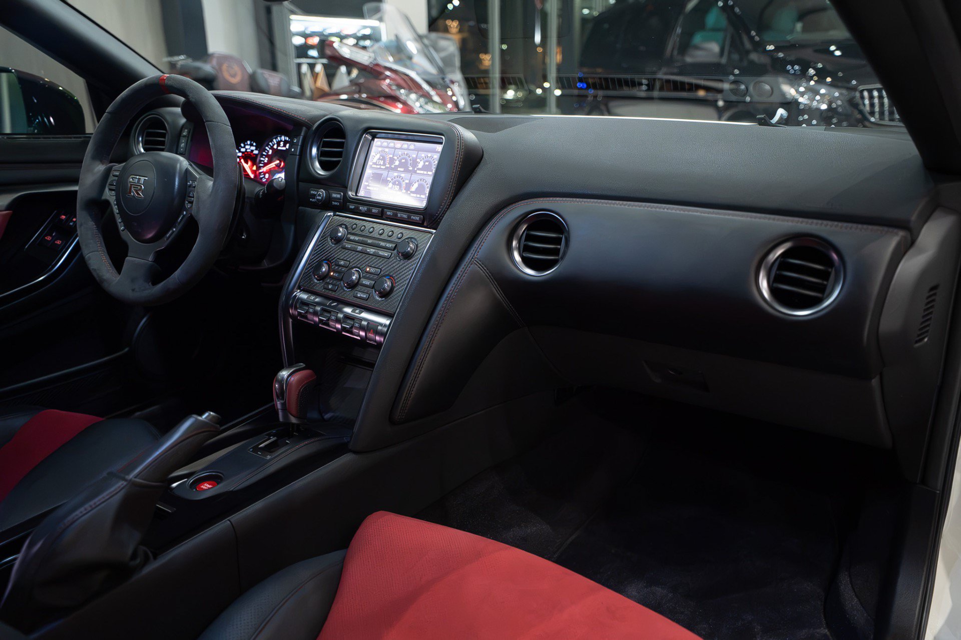 Used 2016 Nissan GT-R NISMO AWD/4WD image 31