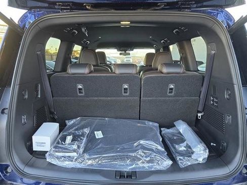 New 2025 Nissan Armada SL w/ Captain's Chari Seat Package image 15