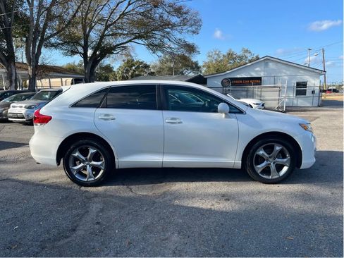 Used 2010 Toyota Venza image 4