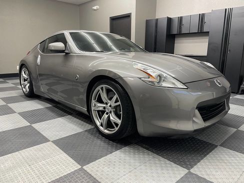 Used 2009 Nissan 370Z Touring w/ Sport Pkg RWD image 4