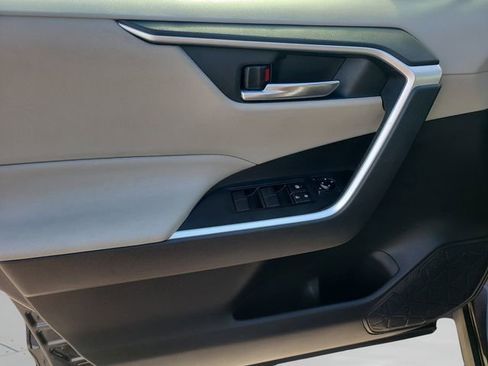 Used 2021 Toyota RAV4 XLE w/ Convenience Package image 21