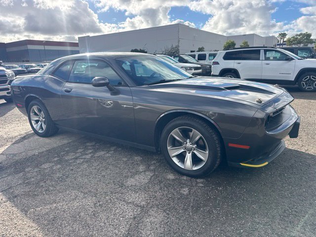 Used 2015 Dodge Challenger SXT RWD image 4