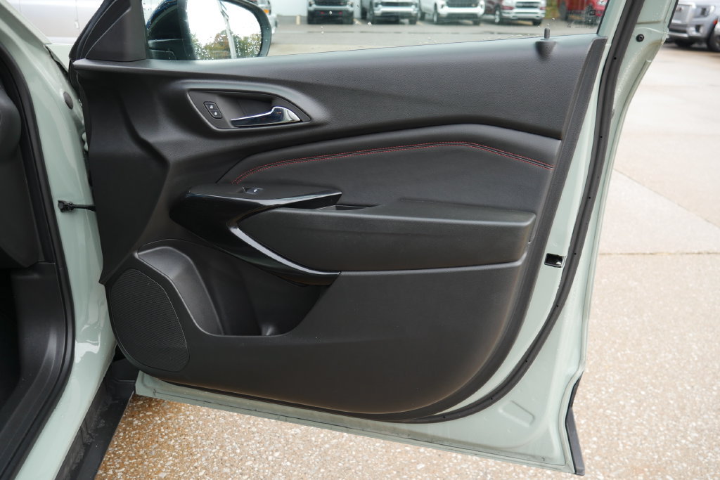 Used 2024 Chevrolet Trax RS FWD image 7