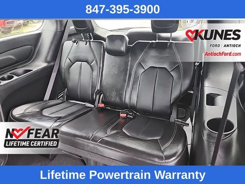 Used 2025 Chrysler Pacifica Select FWD image 31